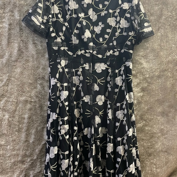 Lace and  embroidered detail dress - Picture 3 of 7